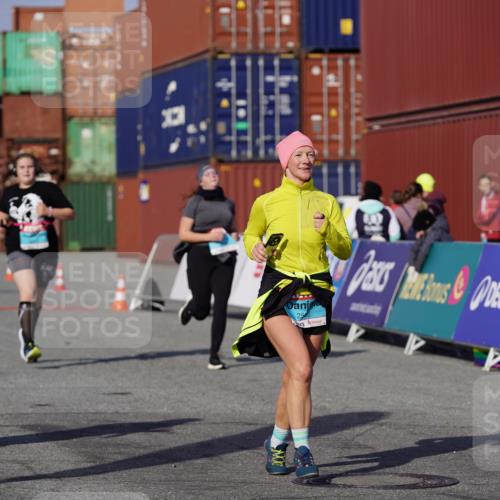 03.10.2025 - Köhlbrandbrückenlauf Michael Burmester http://msf.ph/oto/9034837 03.10.2025 10:45:39 Ziel 2582, 2589, 3370, 3824 meine-sportfotos.de
