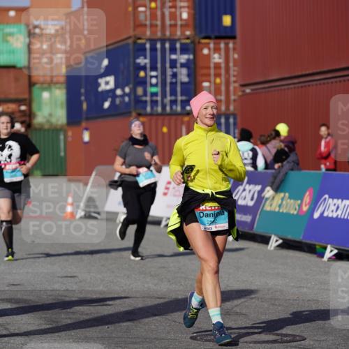 03.10.2025 - Köhlbrandbrückenlauf Michael Burmester http://msf.ph/oto/9034843 03.10.2025 10:45:39 Ziel 2582, 2589, 3370, 3824 meine-sportfotos.de