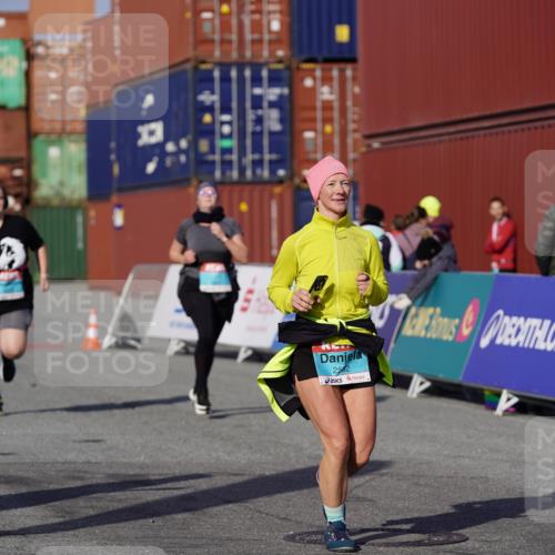 03.10.2025 - Köhlbrandbrückenlauf Michael Burmester http://msf.ph/oto/9034847 03.10.2025 10:45:39 Ziel 2582, 2589, 3370, 3824 meine-sportfotos.de