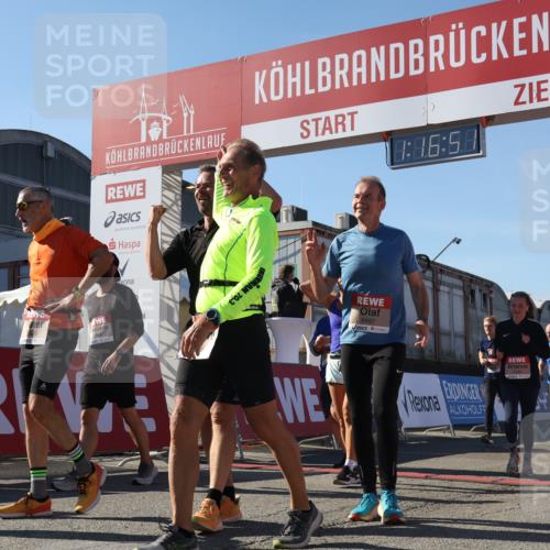 03.10.2025 - Köhlbrandbrückenlauf Luisa Fischer http://msf.ph/oto/9034850 03.10.2025 13:16:50 Ziel 4168, 4330, 4356, 4359, 4431, 4551, 4605, 4813, 5028, 5053, 5099, 5166, 5302, 5385, 5386, 5453, 5467, 6286, 6299, 6340, 6343, 6620, 6658, 6697, 6746, 6785 meine-sportfotos.de