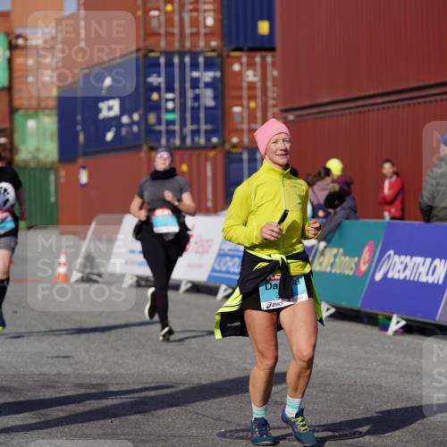 03.10.2025 - Köhlbrandbrückenlauf Michael Burmester http://msf.ph/oto/9034852 03.10.2025 10:45:39 Ziel 2582, 2589, 3370, 3824 meine-sportfotos.de