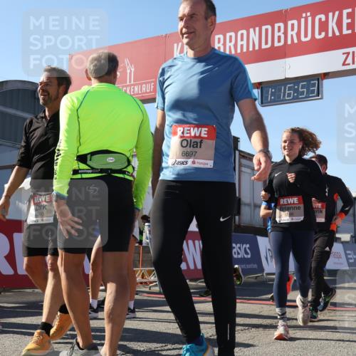 03.10.2025 - Köhlbrandbrückenlauf Luisa Fischer http://msf.ph/oto/9034859 03.10.2025 13:16:51 Ziel 4168, 4330, 4356, 4359, 4431, 4551, 4605, 4813, 5028, 5053, 5099, 5166, 5302, 5385, 5386, 5453, 5467, 5840, 6286, 6299, 6340, 6343, 6620, 6658, 6697, 6746, 6785 meine-sportfotos.de