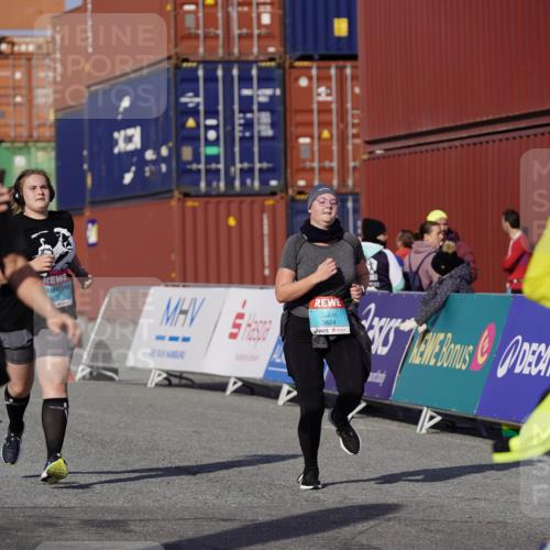 03.10.2025 - Köhlbrandbrückenlauf Michael Burmester http://msf.ph/oto/9034863 03.10.2025 10:45:40 Ziel 2582, 2589, 3370, 3824 meine-sportfotos.de