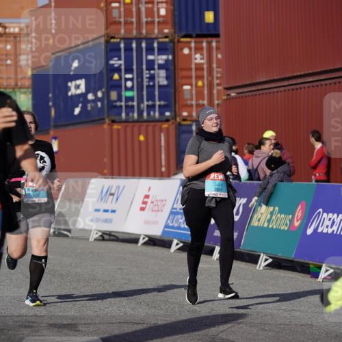 03.10.2025 - Köhlbrandbrückenlauf Michael Burmester http://msf.ph/oto/9034868 03.10.2025 10:45:40 Ziel 2582, 2589, 3370, 3824 meine-sportfotos.de