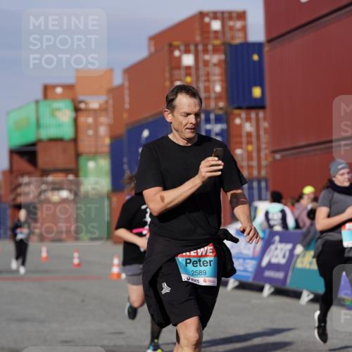 03.10.2025 - Köhlbrandbrückenlauf Michael Burmester http://msf.ph/oto/9034872 03.10.2025 10:45:41 Ziel 2582, 2589, 3370, 3824 meine-sportfotos.de