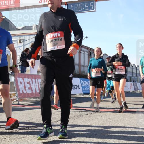 03.10.2025 - Köhlbrandbrückenlauf Luisa Fischer http://msf.ph/oto/9034874 03.10.2025 13:16:54 Ziel 4168, 4356, 4359, 4551, 4605, 5028, 5053, 5099, 5100, 5166, 5302, 5385, 5386, 5453, 5467, 5840, 6286, 6299, 6340, 6343, 6474, 6620, 6623, 6658, 6697, 6746, 6785 meine-sportfotos.de