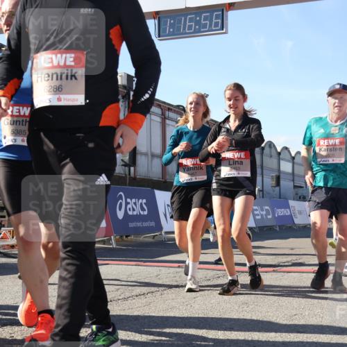 03.10.2025 - Köhlbrandbrückenlauf Luisa Fischer http://msf.ph/oto/9034878 03.10.2025 13:16:54 Ziel 4168, 4356, 4359, 4551, 4605, 5028, 5053, 5099, 5100, 5166, 5302, 5385, 5386, 5453, 5467, 5840, 6286, 6299, 6340, 6343, 6474, 6620, 6623, 6658, 6697, 6746, 6785 meine-sportfotos.de