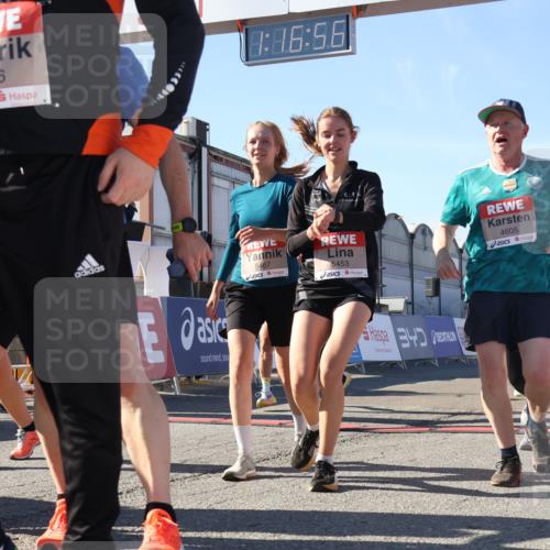 03.10.2025 - Köhlbrandbrückenlauf Luisa Fischer http://msf.ph/oto/9034879 03.10.2025 13:16:55 Ziel 4168, 4359, 4551, 4605, 4978, 5028, 5053, 5099, 5100, 5166, 5302, 5385, 5386, 5453, 5467, 5840, 6286, 6299, 6340, 6343, 6474, 6620, 6623, 6626, 6658, 6697, 6746, 6785 meine-sportfotos.de