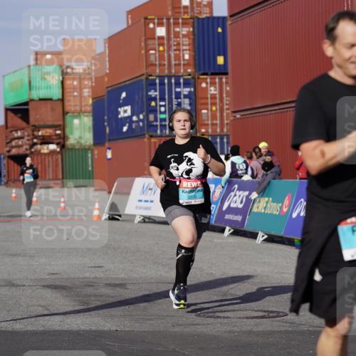 03.10.2025 - Köhlbrandbrückenlauf Michael Burmester http://msf.ph/oto/9034887 03.10.2025 10:45:42 Ziel 2582, 2589, 3370, 3512, 3824 meine-sportfotos.de