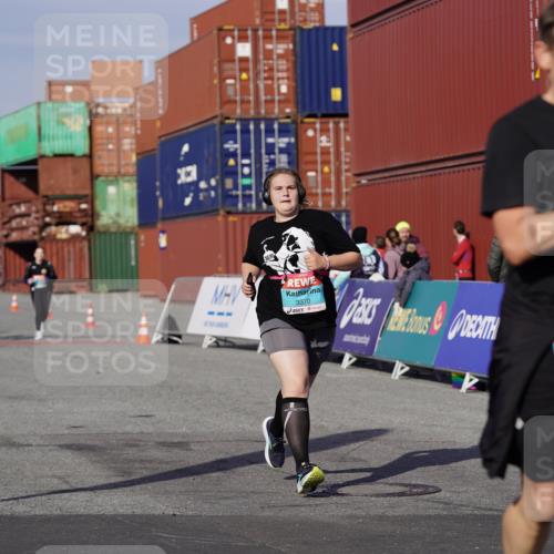 03.10.2025 - Köhlbrandbrückenlauf Michael Burmester http://msf.ph/oto/9034892 03.10.2025 10:45:42 Ziel 2582, 2589, 3370, 3512, 3824 meine-sportfotos.de