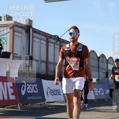 03.10.2025 - Köhlbrandbrückenlauf Luisa Fischer http://msf.ph/oto/9034895 03.10.2025 13:17:03 Ziel 4168, 4242, 4331, 4359, 4361, 4605, 4861, 4978, 4982, 5033, 5073, 5087, 5090, 5100, 5302, 5453, 5467, 5479, 5840, 6474, 6623, 6626, 6658 meine-sportfotos.de