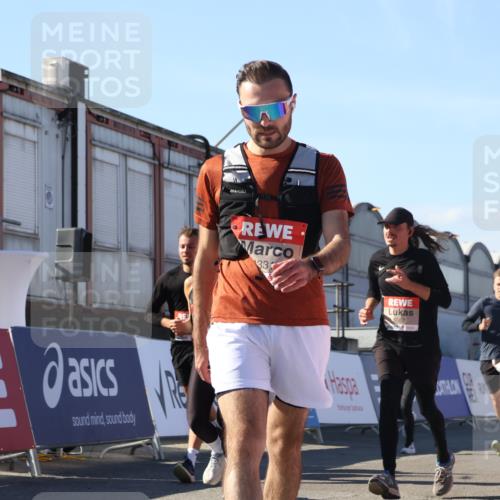 03.10.2025 - Köhlbrandbrückenlauf Luisa Fischer http://msf.ph/oto/9034899 03.10.2025 13:17:04 Ziel 4168, 4242, 4331, 4359, 4361, 4605, 4861, 4978, 4982, 5033, 5073, 5087, 5090, 5100, 5302, 5453, 5467, 5479, 5667, 5840, 6474, 6623, 6626, 6658 meine-sportfotos.de