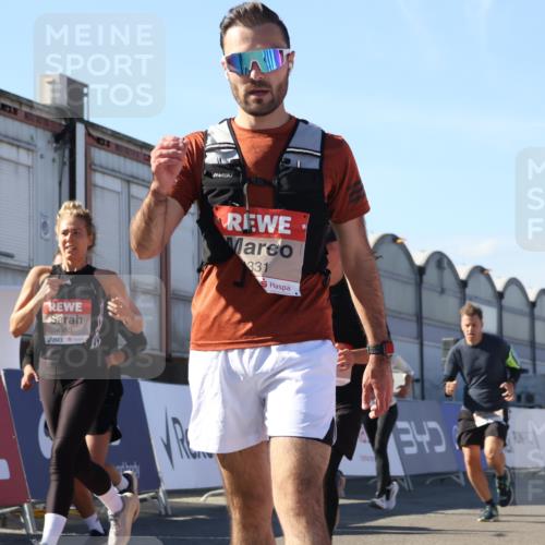 03.10.2025 - Köhlbrandbrückenlauf Luisa Fischer http://msf.ph/oto/9034901 03.10.2025 13:17:04 Ziel 4168, 4242, 4331, 4359, 4361, 4605, 4861, 4978, 4982, 5033, 5073, 5087, 5090, 5100, 5302, 5453, 5467, 5479, 5667, 5840, 6474, 6623, 6626, 6658 meine-sportfotos.de