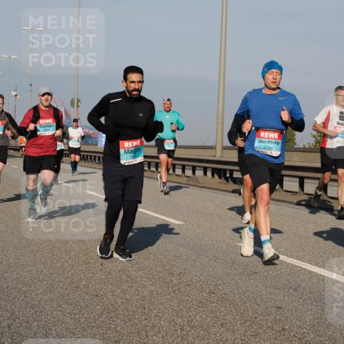 03.10.2025 - Köhlbrandbrückenlauf Fabian Wolf http://msf.ph/oto/9034904 03.10.2025 09:49:16 Position 3 1808, 1931, 2798, 1864 meine-sportfotos.de