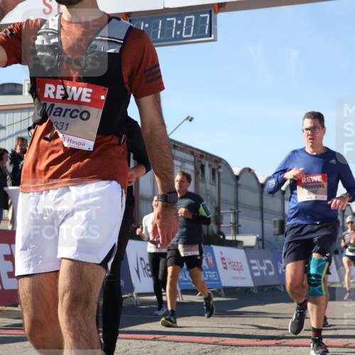 03.10.2025 - Köhlbrandbrückenlauf Luisa Fischer http://msf.ph/oto/9034908 03.10.2025 13:17:06 Ziel 4242, 4331, 4359, 4361, 4861, 4978, 4982, 5033, 5073, 5087, 5090, 5100, 5479, 5667, 5840, 6431, 6474, 6623, 6626 meine-sportfotos.de
