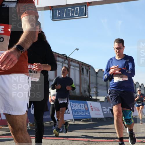03.10.2025 - Köhlbrandbrückenlauf Luisa Fischer http://msf.ph/oto/9034910 03.10.2025 13:17:06 Ziel 4242, 4331, 4359, 4361, 4861, 4978, 4982, 5033, 5073, 5087, 5090, 5100, 5479, 5667, 5840, 6431, 6474, 6623, 6626 meine-sportfotos.de