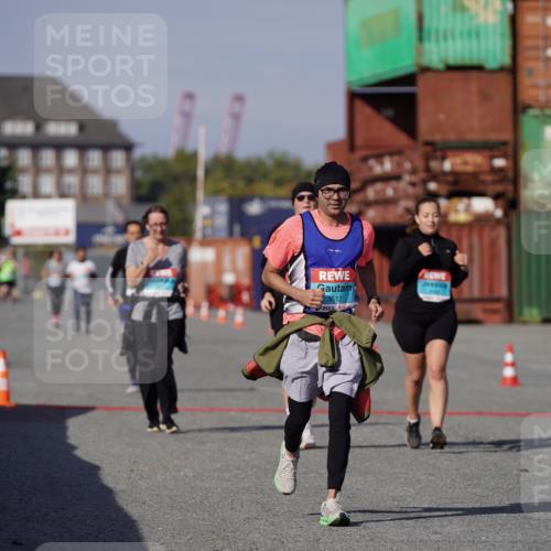 03.10.2025 - Köhlbrandbrückenlauf Michael Burmester http://msf.ph/oto/9034917 03.10.2025 10:45:46 Ziel 2486, 3098, 3100, 3103, 3370, 3512, 3824 meine-sportfotos.de