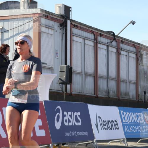 03.10.2025 - Köhlbrandbrückenlauf Luisa Fischer http://msf.ph/oto/9034921 03.10.2025 13:17:10 Ziel 4242, 4331, 4361, 4404, 4861, 4978, 4982, 5033, 5073, 5087, 5090, 5429, 5479, 5544, 5667, 6431, 6623, 6626 meine-sportfotos.de