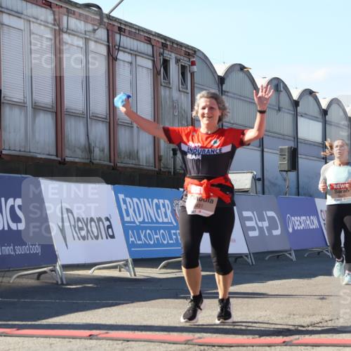 03.10.2025 - Köhlbrandbrückenlauf Luisa Fischer http://msf.ph/oto/9034923 03.10.2025 13:17:11 Ziel 4242, 4331, 4361, 4404, 4861, 4978, 4982, 5033, 5073, 5087, 5090, 5429, 5479, 5544, 5667, 5943, 6431, 6626 meine-sportfotos.de