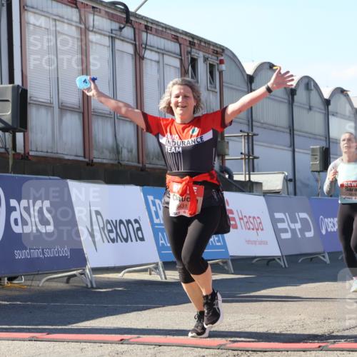 03.10.2025 - Köhlbrandbrückenlauf Luisa Fischer http://msf.ph/oto/9034926 03.10.2025 13:17:11 Ziel 4242, 4331, 4361, 4404, 4861, 4978, 4982, 5033, 5073, 5087, 5090, 5429, 5479, 5544, 5667, 5943, 6431, 6626 meine-sportfotos.de
