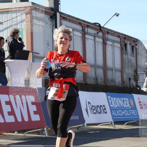 03.10.2025 - Köhlbrandbrückenlauf Luisa Fischer http://msf.ph/oto/9034930 03.10.2025 13:17:12 Ziel 4242, 4331, 4361, 4404, 4861, 4982, 5033, 5073, 5087, 5090, 5429, 5479, 5544, 5667, 5943, 6431 meine-sportfotos.de