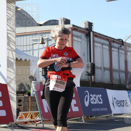 03.10.2025 - Köhlbrandbrückenlauf Luisa Fischer http://msf.ph/oto/9034933 03.10.2025 13:17:13 Ziel 4242, 4361, 4404, 4982, 5033, 5073, 5087, 5090, 5429, 5479, 5544, 5667, 5943, 6431 meine-sportfotos.de