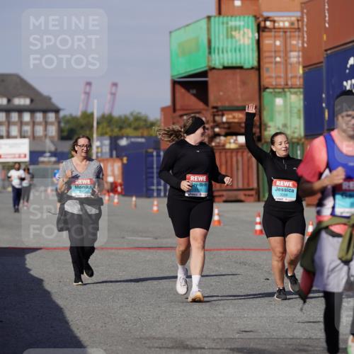 03.10.2025 - Köhlbrandbrückenlauf Michael Burmester http://msf.ph/oto/9034941 03.10.2025 10:45:49 Ziel 2486, 3098, 3100, 3103, 3512 meine-sportfotos.de