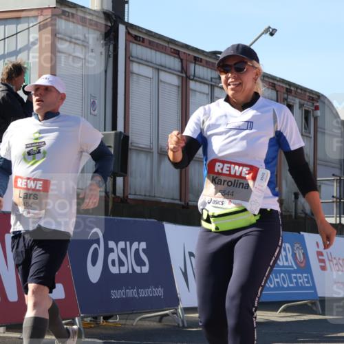 03.10.2025 - Köhlbrandbrückenlauf Luisa Fischer http://msf.ph/oto/9034943 03.10.2025 13:17:16 Ziel 4242, 4361, 4404, 4988, 5073, 5090, 5429, 5479, 5544, 5638, 5642, 5667, 5890, 5943, 6389, 6431 meine-sportfotos.de