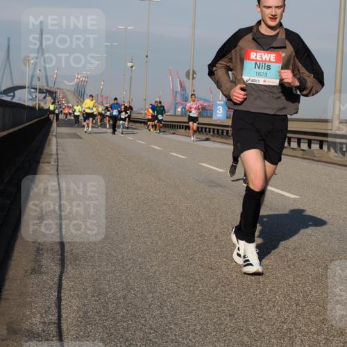 03.10.2025 - Köhlbrandbrückenlauf Fabian Wolf http://msf.ph/oto/9034946 03.10.2025 09:49:19 Position 3 3, 16, 1623 meine-sportfotos.de