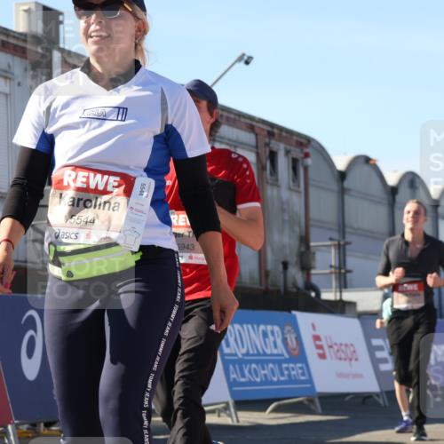 03.10.2025 - Köhlbrandbrückenlauf Luisa Fischer http://msf.ph/oto/9034949 03.10.2025 13:17:17 Ziel 4361, 4404, 4988, 5031, 5073, 5090, 5429, 5479, 5544, 5638, 5642, 5667, 5890, 5943, 6389, 6431 meine-sportfotos.de