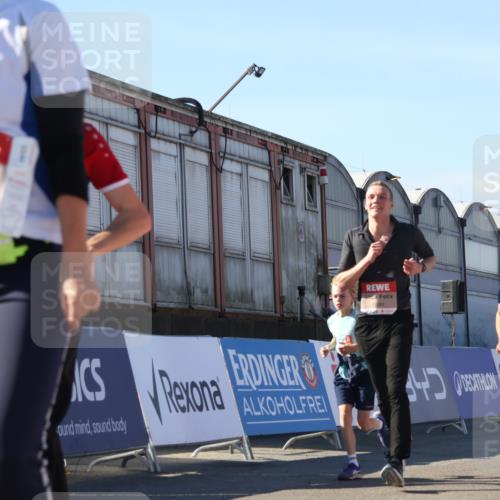 03.10.2025 - Köhlbrandbrückenlauf Luisa Fischer http://msf.ph/oto/9034952 03.10.2025 13:17:18 Ziel 4404, 4988, 5031, 5429, 5544, 5638, 5642, 5667, 5890, 5943, 6389, 6431 meine-sportfotos.de