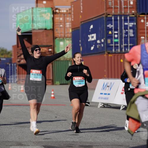 03.10.2025 - Köhlbrandbrückenlauf Michael Burmester http://msf.ph/oto/9034953 03.10.2025 10:45:50 Ziel 2486, 3098, 3100, 3103, 3512, 3801 meine-sportfotos.de