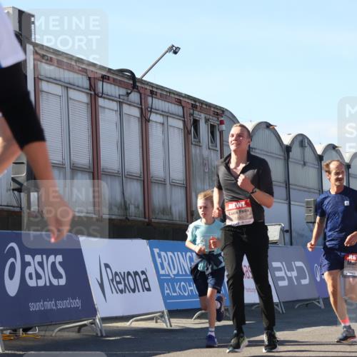 03.10.2025 - Köhlbrandbrückenlauf Luisa Fischer http://msf.ph/oto/9034955 03.10.2025 13:17:18 Ziel 4404, 4988, 5031, 5429, 5544, 5638, 5642, 5667, 5890, 5943, 6389, 6431 meine-sportfotos.de