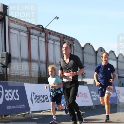 03.10.2025 - Köhlbrandbrückenlauf Luisa Fischer http://msf.ph/oto/9034957 03.10.2025 13:17:18 Ziel 4404, 4988, 5031, 5429, 5544, 5638, 5642, 5667, 5890, 5943, 6389, 6431 meine-sportfotos.de