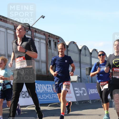 03.10.2025 - Köhlbrandbrückenlauf Luisa Fischer http://msf.ph/oto/9034961 03.10.2025 13:17:19 Ziel 4404, 4988, 5007, 5008, 5031, 5429, 5544, 5638, 5642, 5667, 5890, 5943, 6389, 6431 meine-sportfotos.de