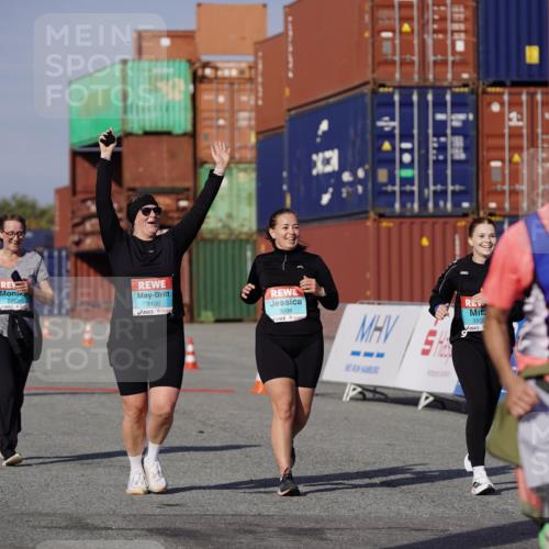 03.10.2025 - Köhlbrandbrückenlauf Michael Burmester http://msf.ph/oto/9034963 03.10.2025 10:45:51 Ziel 2486, 3098, 3100, 3103, 3512, 3801 meine-sportfotos.de