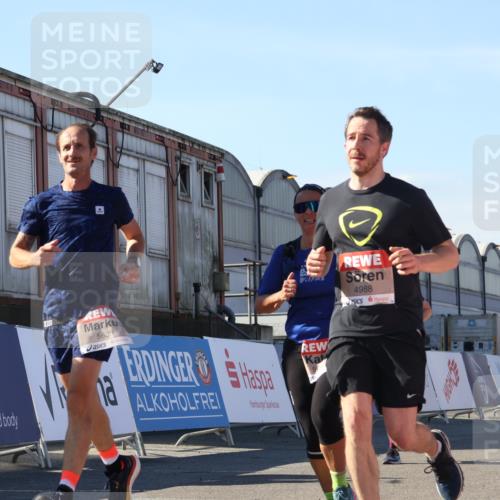 03.10.2025 - Köhlbrandbrückenlauf Luisa Fischer http://msf.ph/oto/9034965 03.10.2025 13:17:20 Ziel 4404, 4988, 5007, 5008, 5031, 5429, 5544, 5638, 5642, 5667, 5890, 5943, 6389, 6431 meine-sportfotos.de