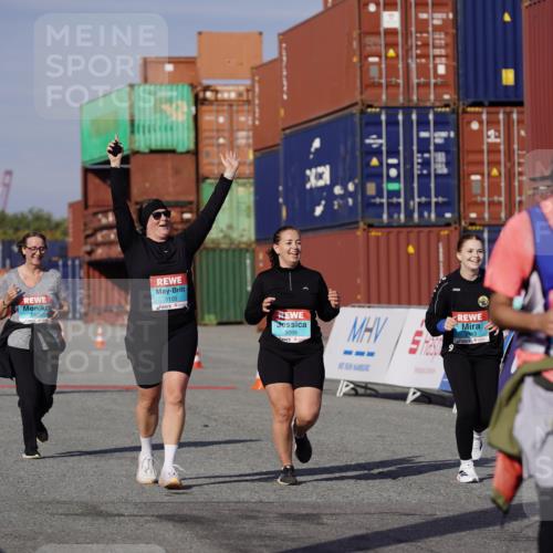 03.10.2025 - Köhlbrandbrückenlauf Michael Burmester http://msf.ph/oto/9034968 03.10.2025 10:45:51 Ziel 2486, 3098, 3100, 3103, 3512, 3801 meine-sportfotos.de