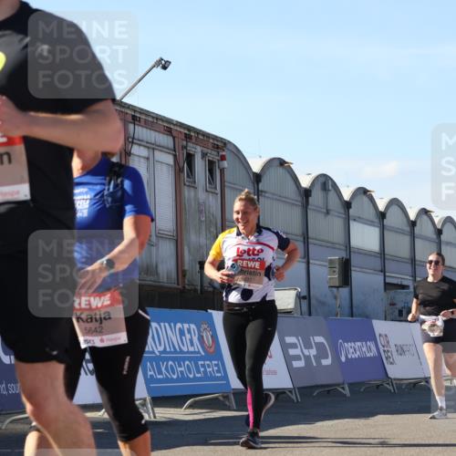 03.10.2025 - Köhlbrandbrückenlauf Luisa Fischer http://msf.ph/oto/9034973 03.10.2025 13:17:21 Ziel 4404, 4686, 4988, 5007, 5008, 5031, 5429, 5544, 5638, 5642, 5890, 5943, 6389, 6431 meine-sportfotos.de