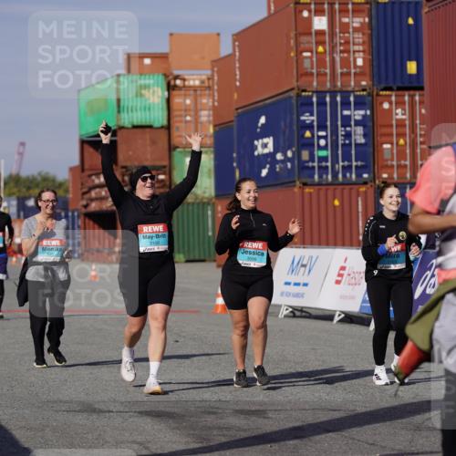 03.10.2025 - Köhlbrandbrückenlauf Michael Burmester http://msf.ph/oto/9034975 03.10.2025 10:45:51 Ziel 2486, 3098, 3100, 3103, 3512, 3801 meine-sportfotos.de
