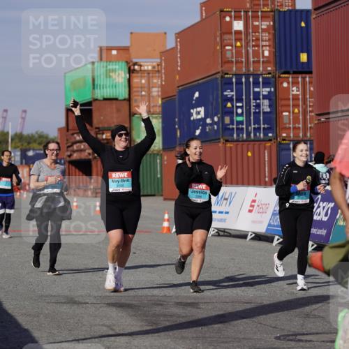 03.10.2025 - Köhlbrandbrückenlauf Michael Burmester http://msf.ph/oto/9034986 03.10.2025 10:45:51 Ziel 2486, 3098, 3100, 3103, 3512, 3801 meine-sportfotos.de