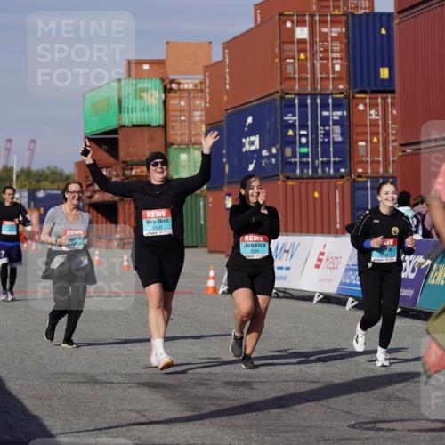 03.10.2025 - Köhlbrandbrückenlauf Michael Burmester http://msf.ph/oto/9034990 03.10.2025 10:45:51 Ziel 2486, 3098, 3100, 3103, 3512, 3801 meine-sportfotos.de