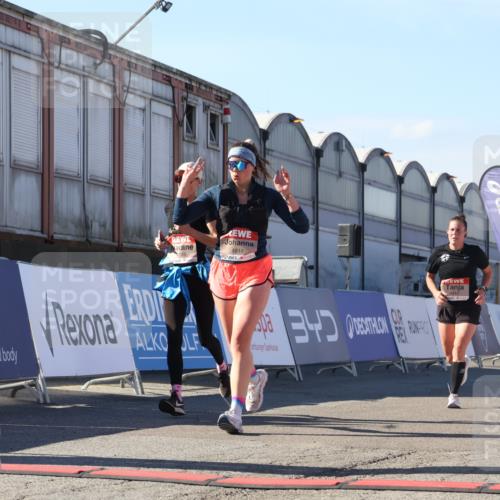 03.10.2025 - Köhlbrandbrückenlauf Luisa Fischer http://msf.ph/oto/9035002 03.10.2025 13:17:29 Ziel 4012, 4686, 4746, 4818, 4988, 5007, 5008, 5031, 5638, 5642, 5890, 5906, 5909, 6069, 6389, 6710 meine-sportfotos.de