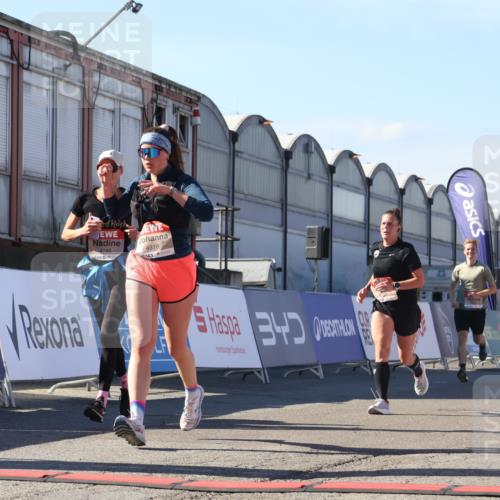 03.10.2025 - Köhlbrandbrückenlauf Luisa Fischer http://msf.ph/oto/9035004 03.10.2025 13:17:30 Ziel 4012, 4686, 4746, 4818, 4988, 5007, 5008, 5031, 5638, 5642, 5890, 5906, 5909, 6069, 6389, 6710 meine-sportfotos.de
