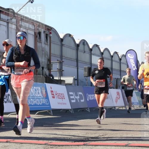 03.10.2025 - Köhlbrandbrückenlauf Luisa Fischer http://msf.ph/oto/9035006 03.10.2025 13:17:30 Ziel 4012, 4686, 4746, 4818, 4988, 5007, 5008, 5031, 5638, 5642, 5890, 5906, 5909, 6069, 6389, 6710 meine-sportfotos.de