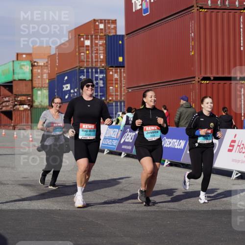 03.10.2025 - Köhlbrandbrückenlauf Michael Burmester http://msf.ph/oto/9035030 03.10.2025 10:45:53 Ziel 2486, 3098, 3100, 3103, 3512, 3801 meine-sportfotos.de