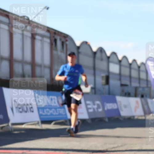 03.10.2025 - Köhlbrandbrückenlauf Luisa Fischer http://msf.ph/oto/9035035 03.10.2025 13:17:36 Ziel 4012, 4645, 4686, 4746, 4818, 5339, 5906, 5909, 6069, 6388, 6710 meine-sportfotos.de