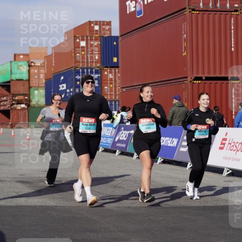03.10.2025 - Köhlbrandbrückenlauf Michael Burmester http://msf.ph/oto/9035036 03.10.2025 10:45:53 Ziel 2486, 3098, 3100, 3103, 3512, 3801 meine-sportfotos.de