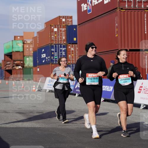 03.10.2025 - Köhlbrandbrückenlauf Michael Burmester http://msf.ph/oto/9035046 03.10.2025 10:45:54 Ziel 2486, 3098, 3100, 3103, 3512, 3801 meine-sportfotos.de