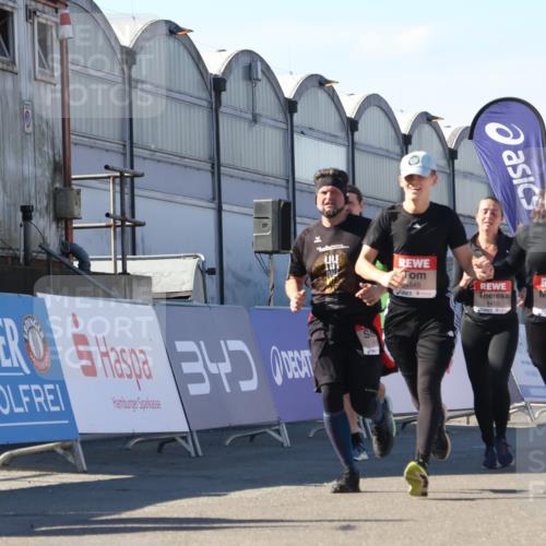 03.10.2025 - Köhlbrandbrückenlauf Luisa Fischer http://msf.ph/oto/9035051 03.10.2025 13:17:40 Ziel 4012, 4410, 4645, 4679, 4746, 4818, 5339, 5906, 5909, 6331, 6388, 6704, 6710 meine-sportfotos.de